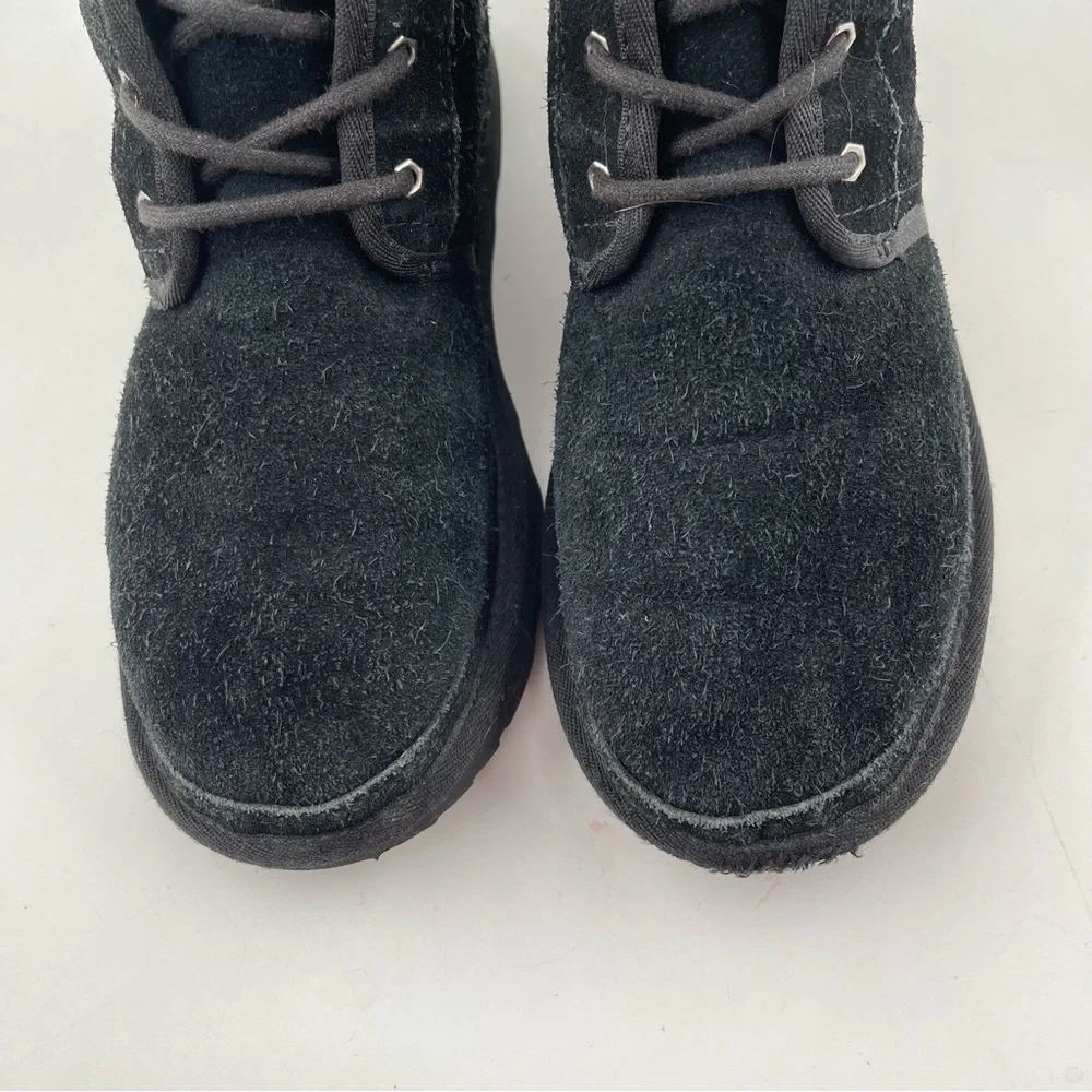 Ugg Unisex Kids Neumel II- SZ 6 -Black Suede Lace-Up Sherpa Lined Chukka Boot.